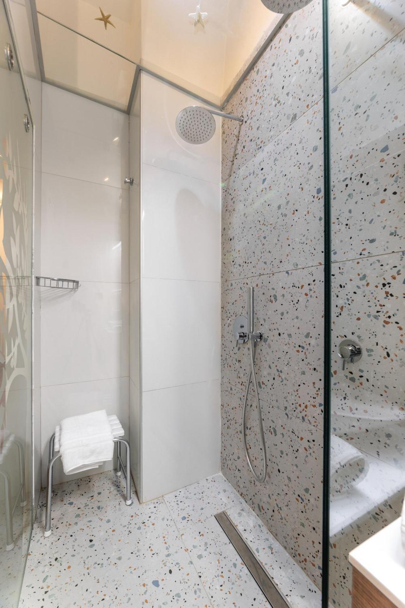 Couple-In Magical Suite With Jacuzzi سالونيك المظهر الخارجي الصورة