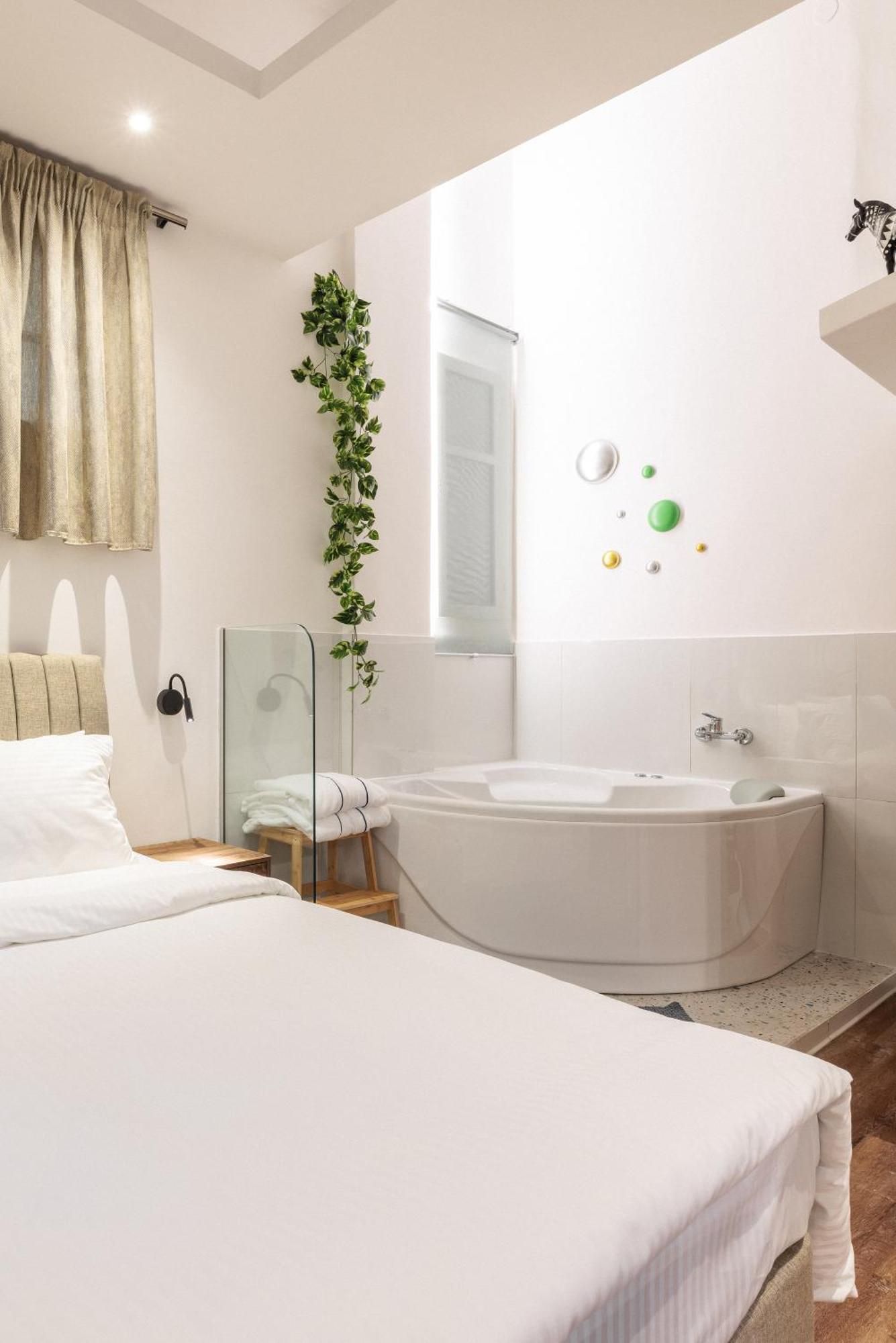 Couple-In Magical Suite With Jacuzzi سالونيك المظهر الخارجي الصورة